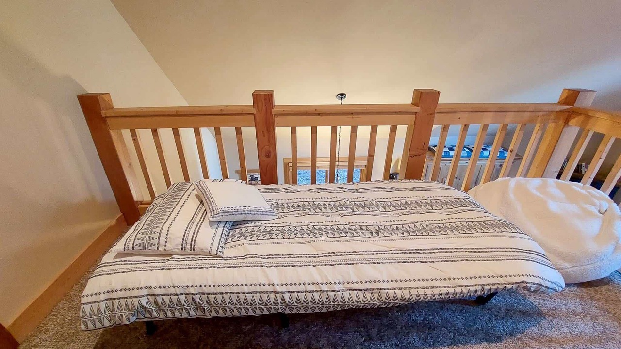 Photo of Bedroom in Mazama