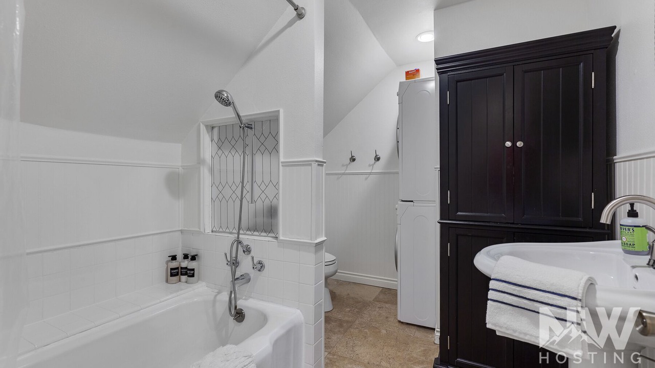 Photo of Bathroom in Garden District