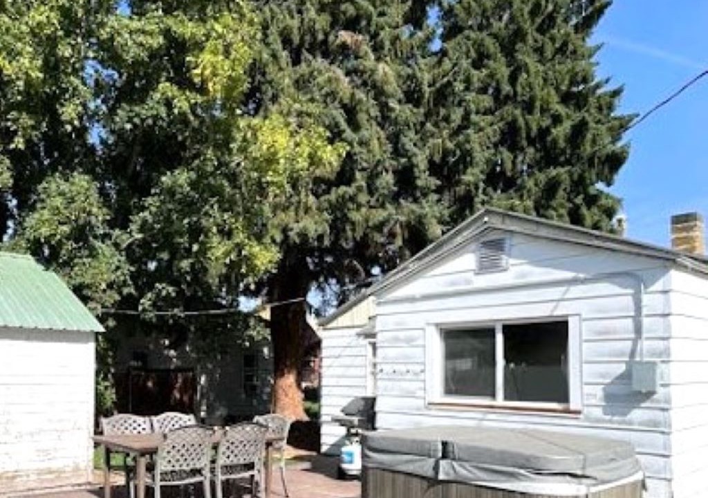 Photo of Outdoor in Salmon