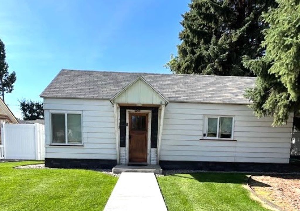 Photo of Outdoor in Salmon