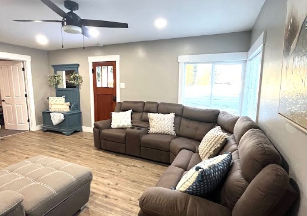 Photo of Livingroom in Salmon