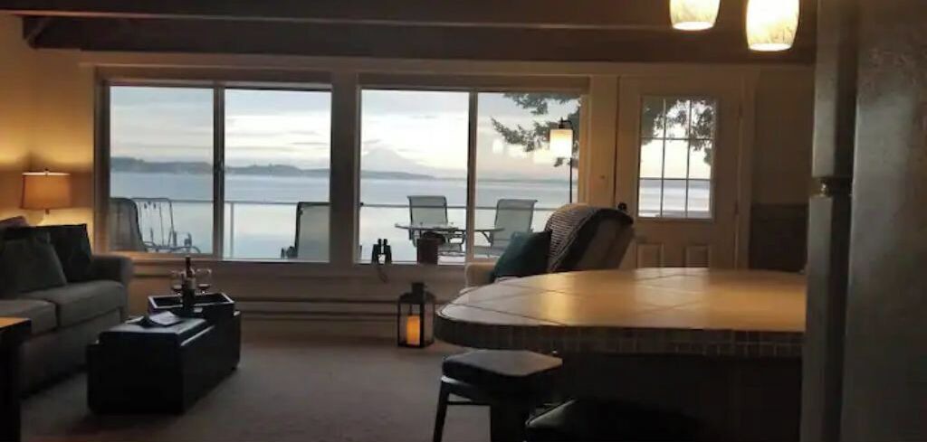 Photo of Livingroom in Lakebay