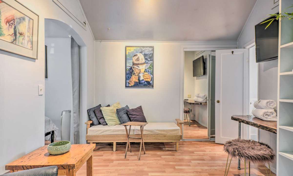 Photo of Livingroom in Siskiyou-Hargadine Historic District