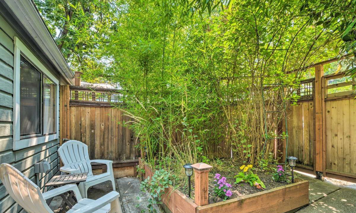 Photo of Patio Balcony in Siskiyou-Hargadine Historic District