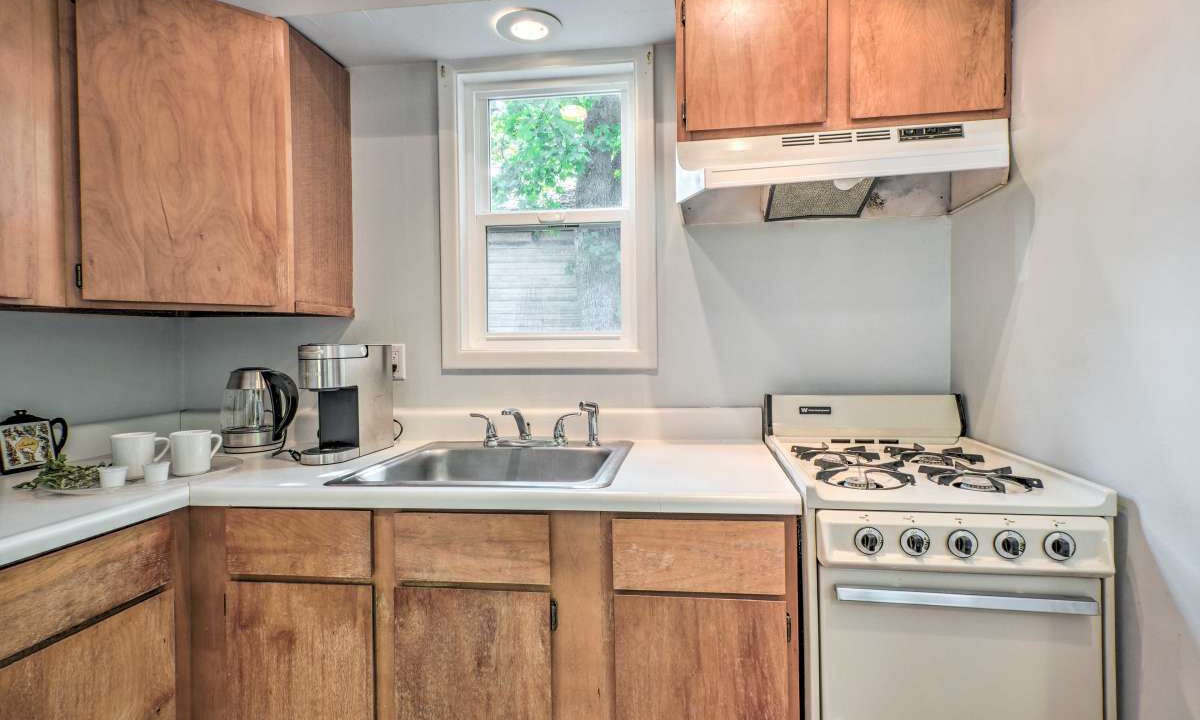 Photo of Kitchen in Siskiyou-Hargadine Historic District