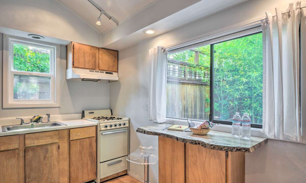 Photo of Kitchen in Siskiyou-Hargadine Historic District