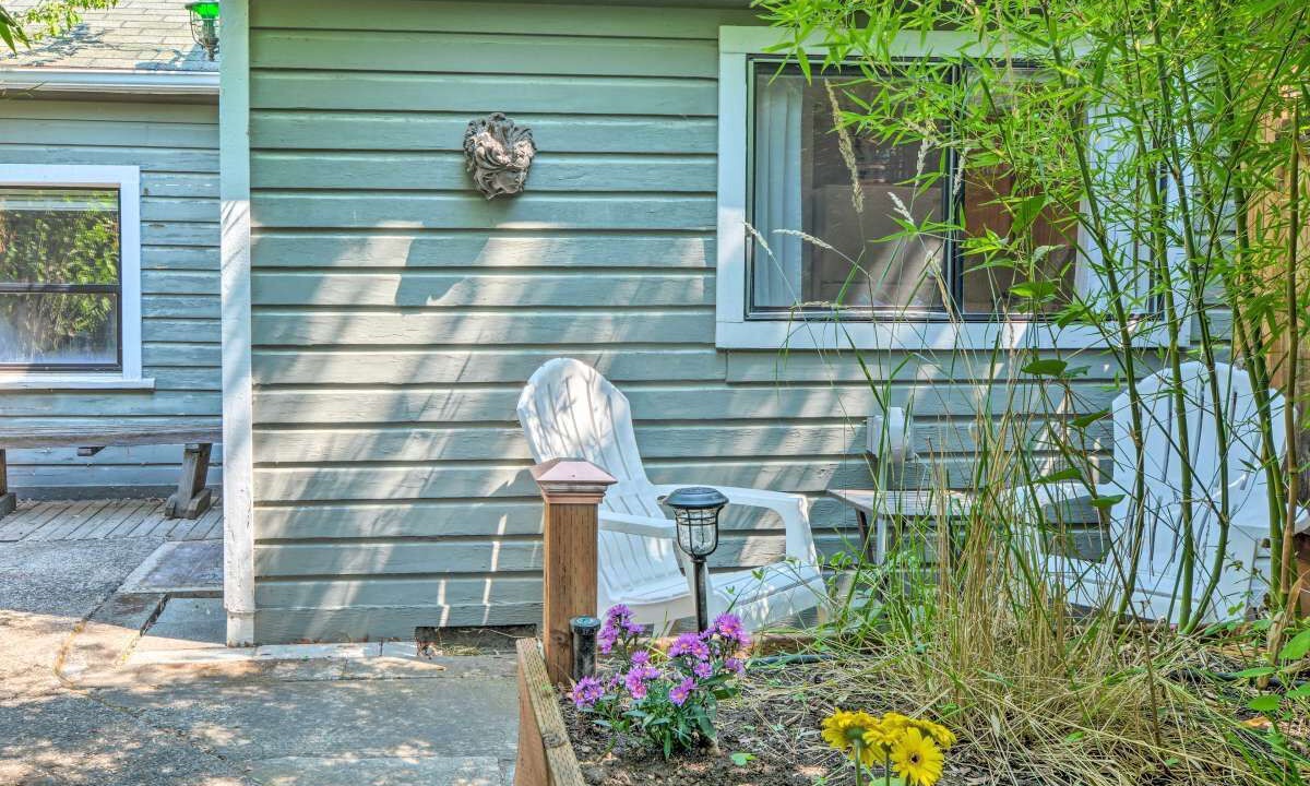 Photo of Patio Balcony in Siskiyou-Hargadine Historic District