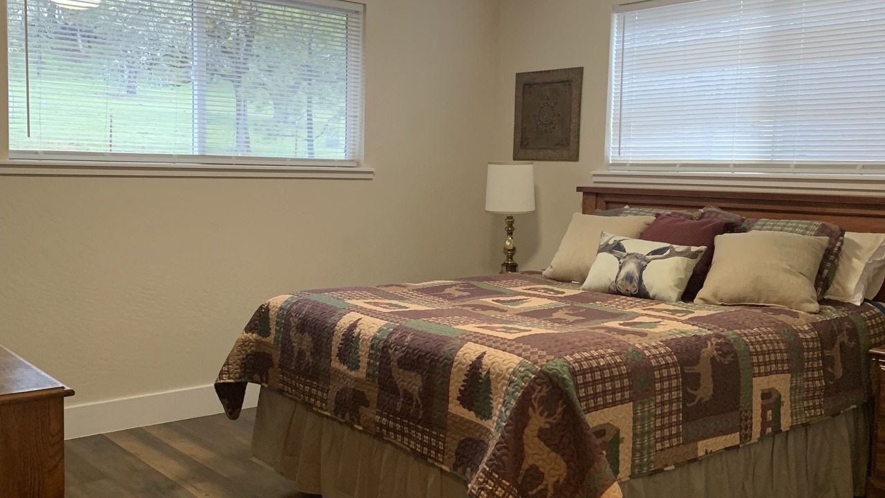 Photo of Bedroom in Shady Cove