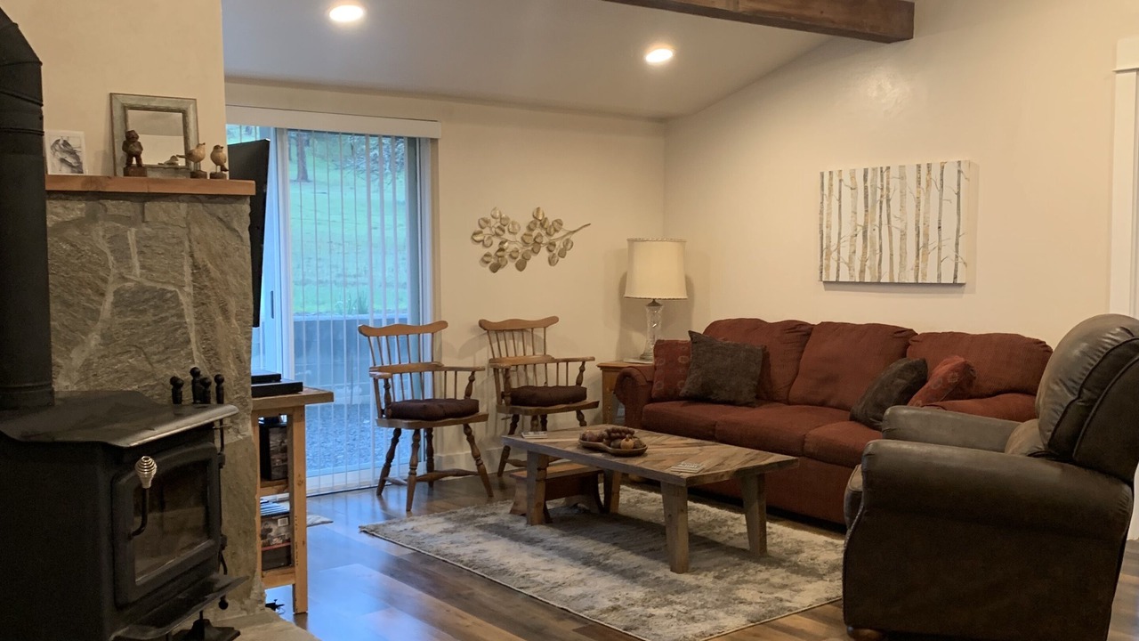Photo of Livingroom in Shady Cove