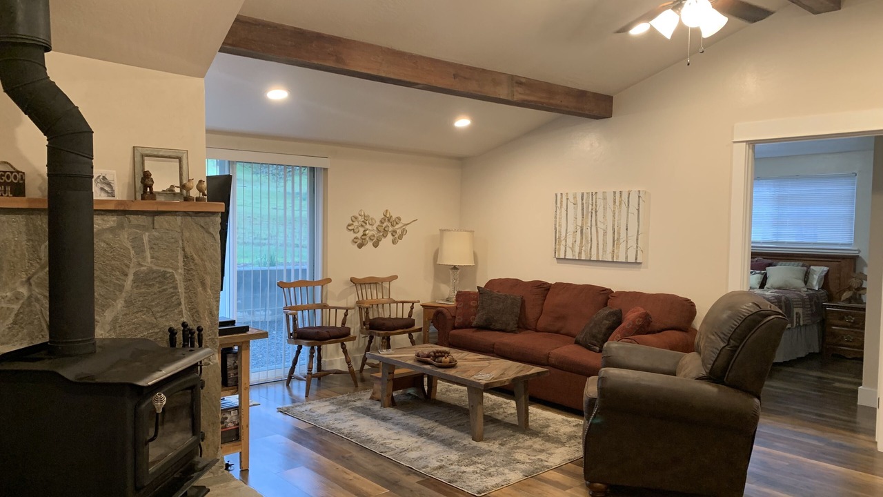 Photo of Livingroom in Shady Cove