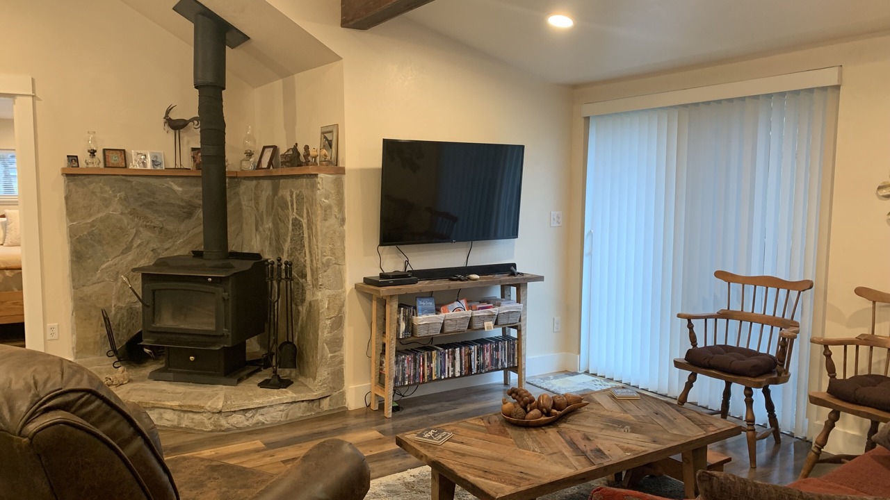 Photo of Livingroom in Shady Cove