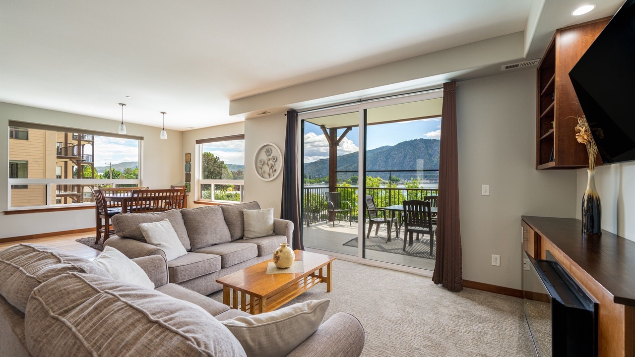 Photo of Livingroom in Manson