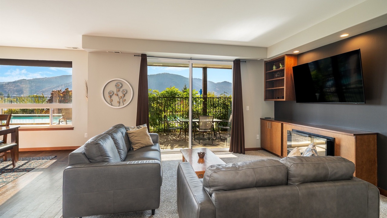Photo of Livingroom in Manson
