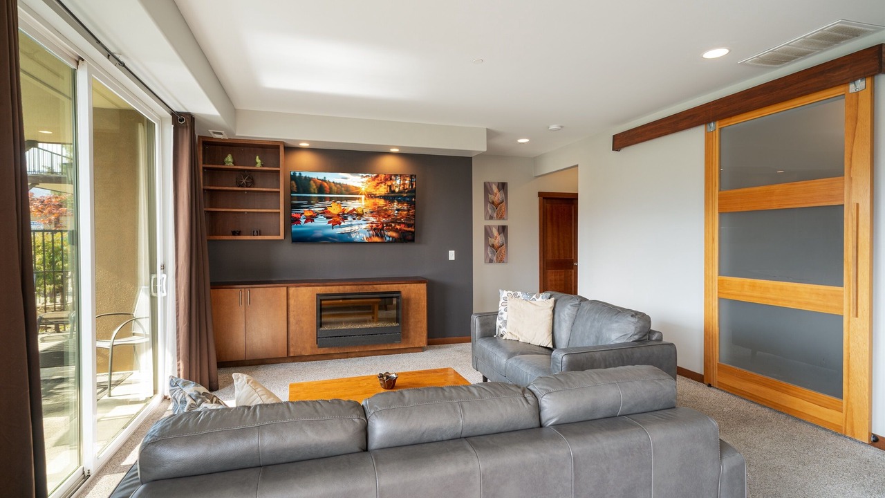 Photo of Livingroom in Manson