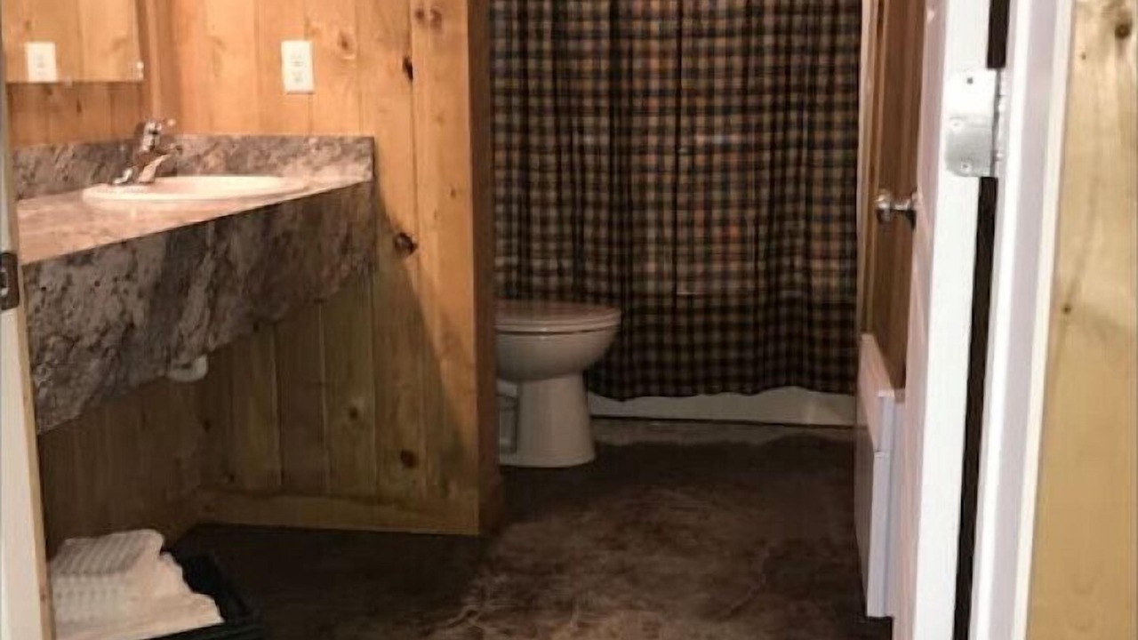 Photo of Bathroom in Island Park
