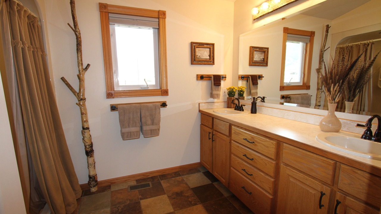 Photo of Bathroom in Gardiner
