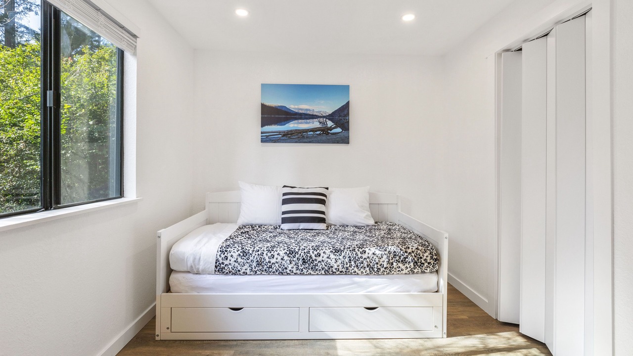 Photo of Bedroom in Lakebay