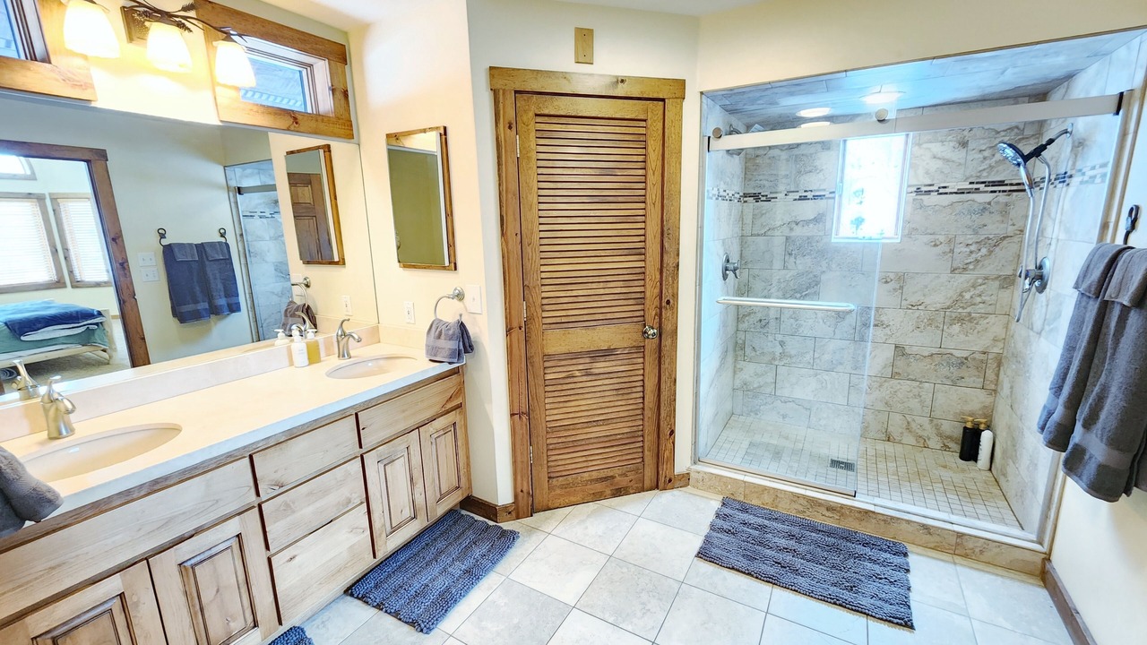 Photo of Bathroom in Red Top Meadows