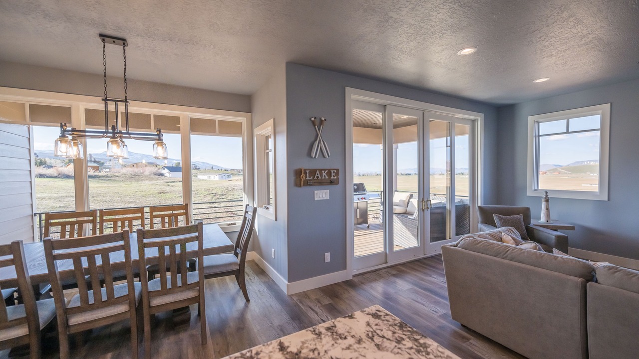 Photo of Livingroom in Sweetwater