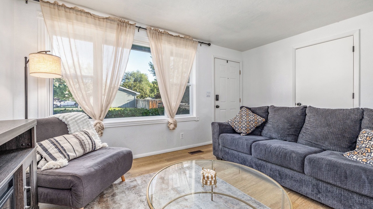Photo of Livingroom in West Bench