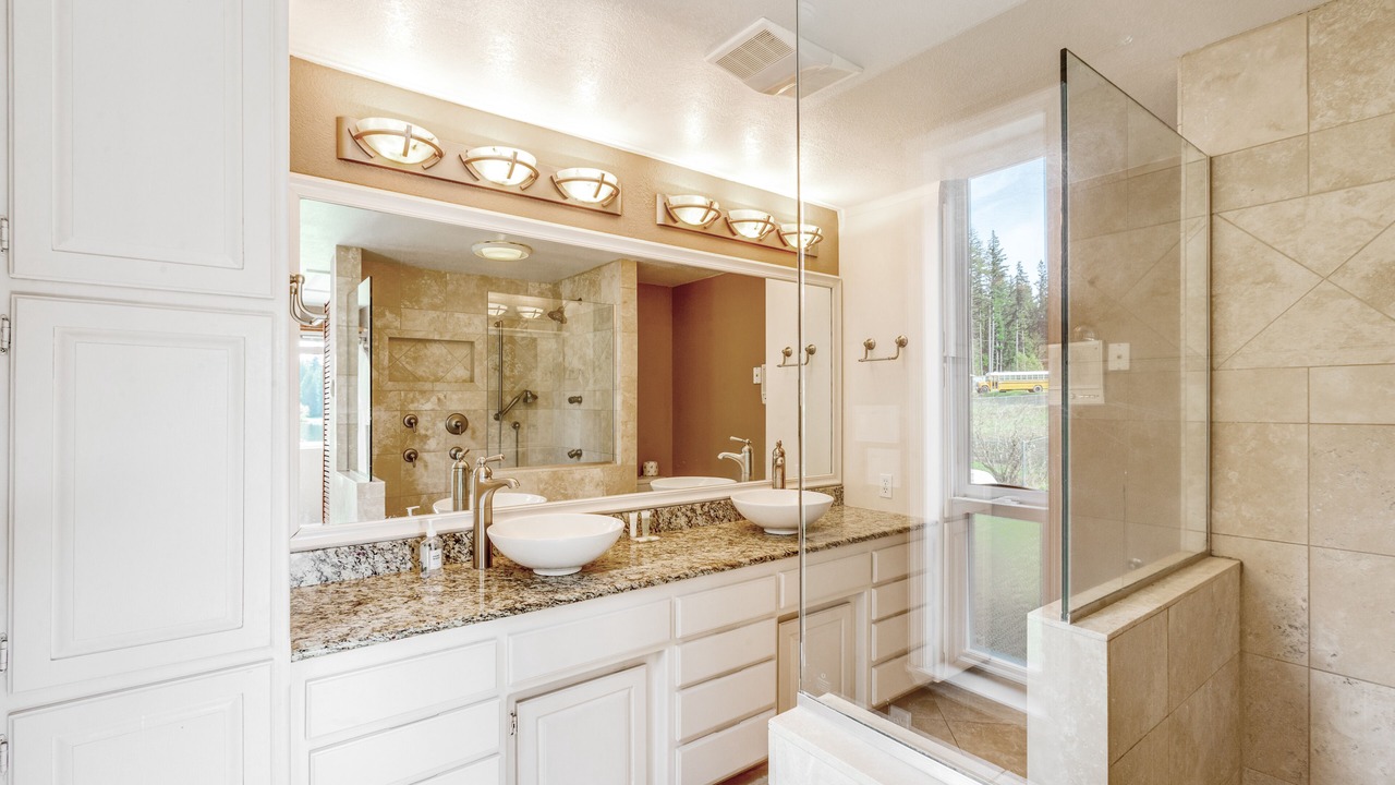 Photo of Bathroom in Clinton