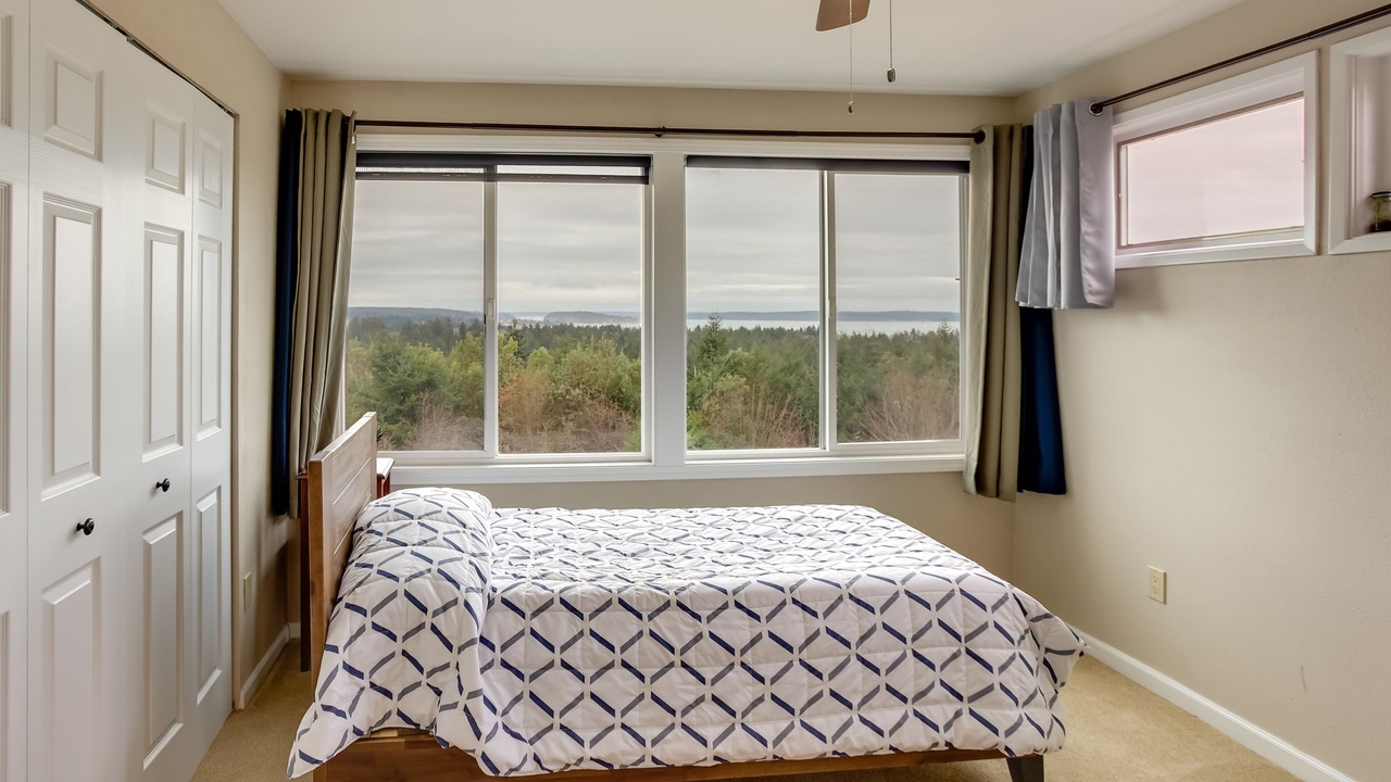 Photo of Bedroom in University Place