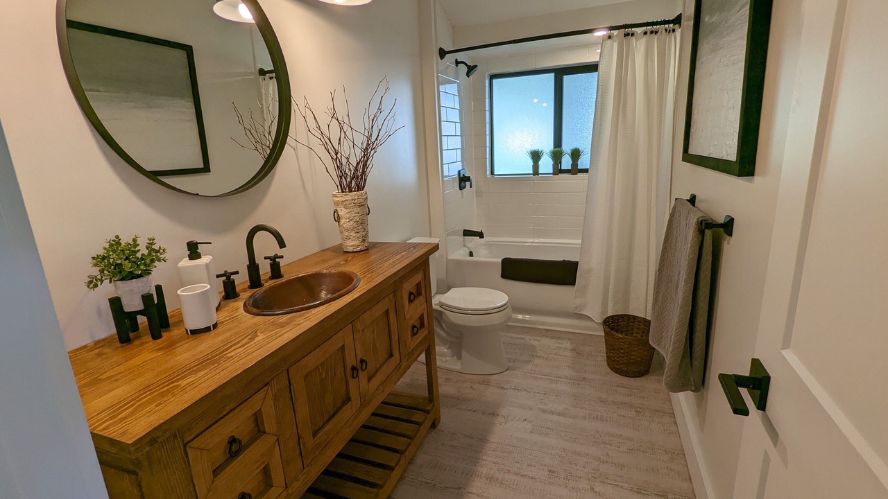 Photo of Bathroom in Oroville
