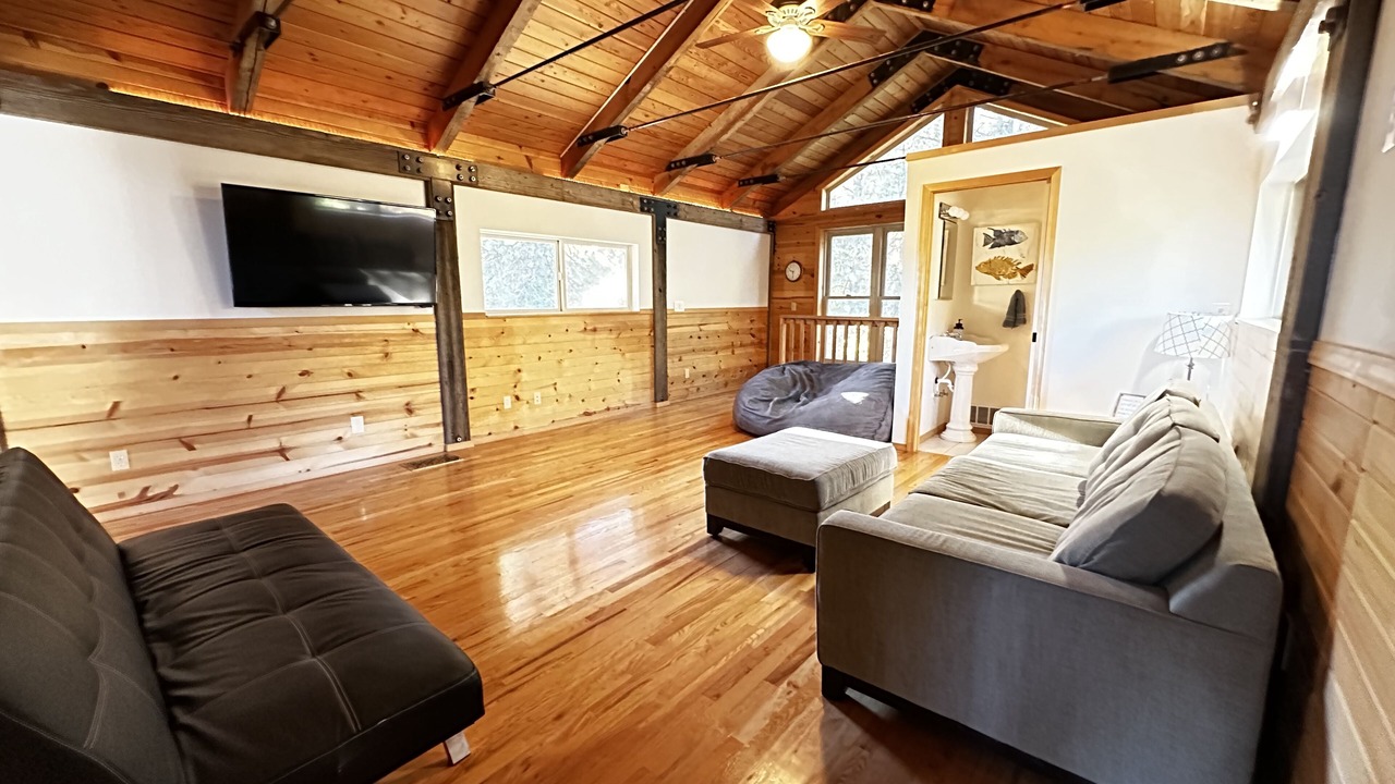 Photo of Bedroom in Garden Valley