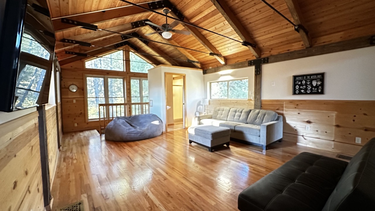 Photo of Bedroom in Garden Valley