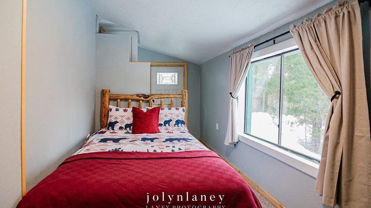 Photo of Bedroom in Garden Valley