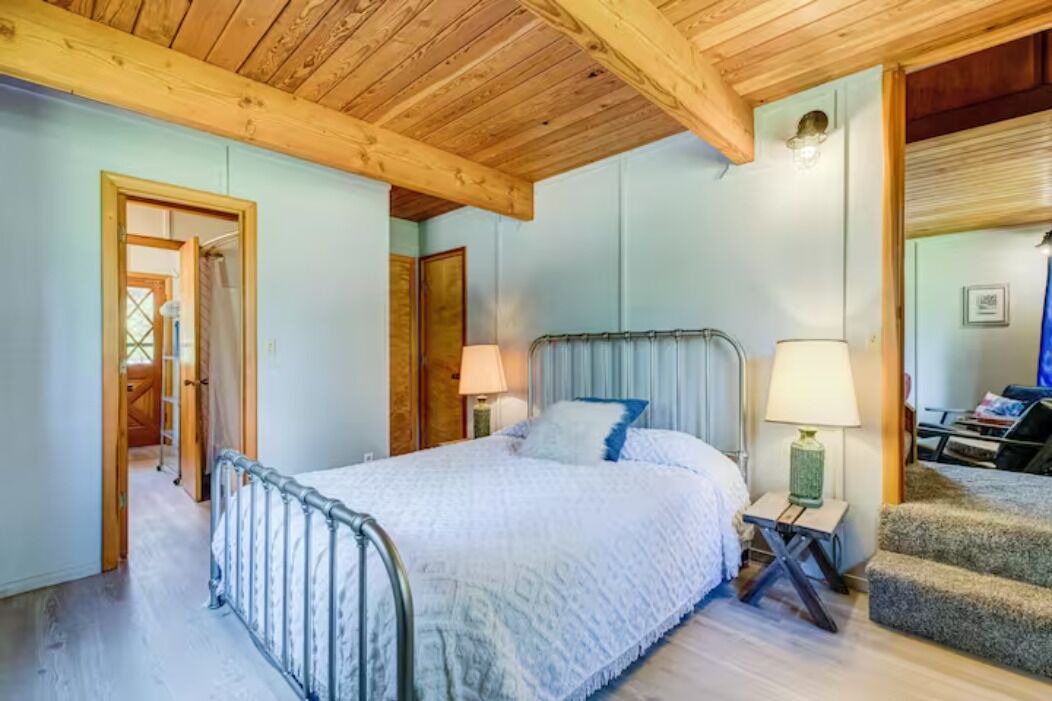 Photo of Bedroom in Garden Valley