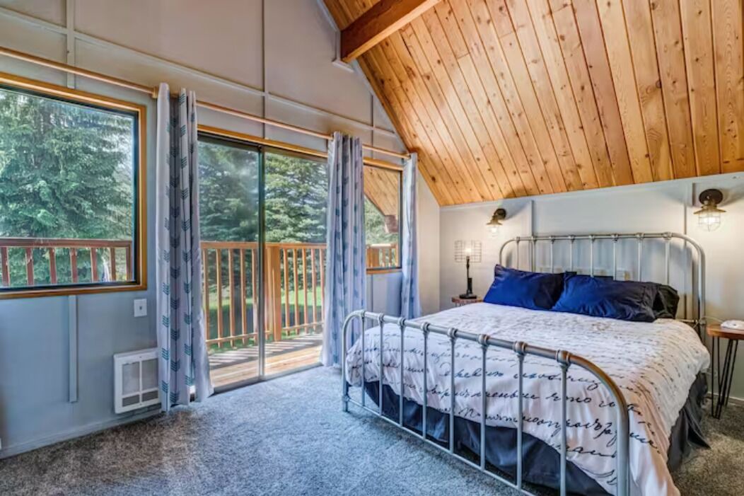 Photo of Bedroom in Garden Valley