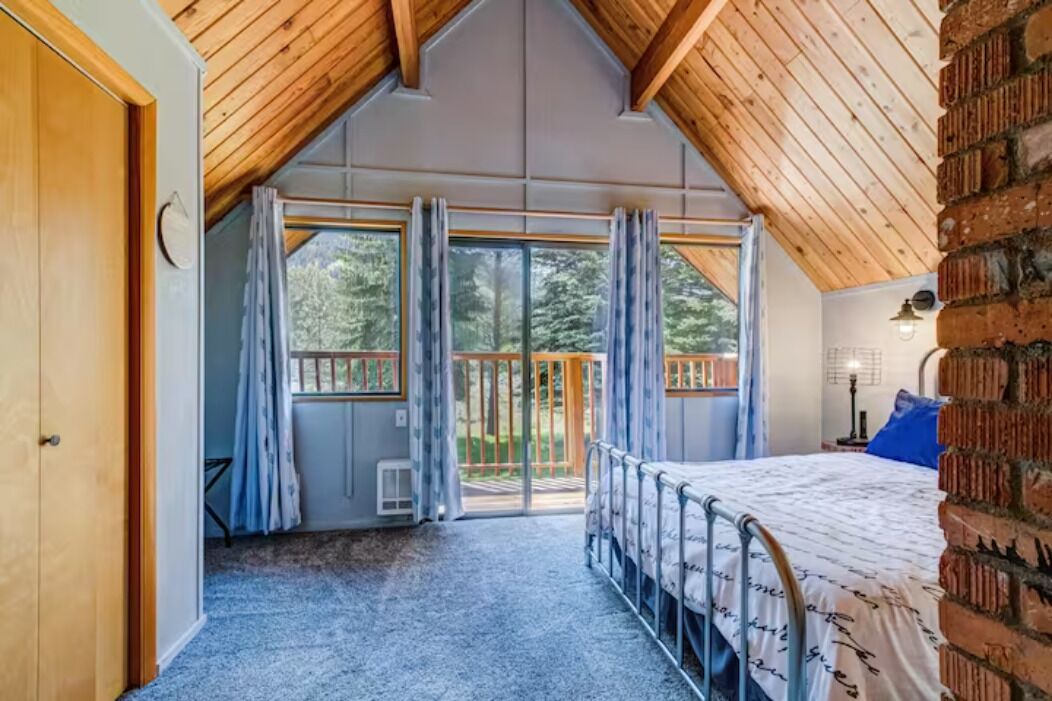Photo of Bedroom in Garden Valley