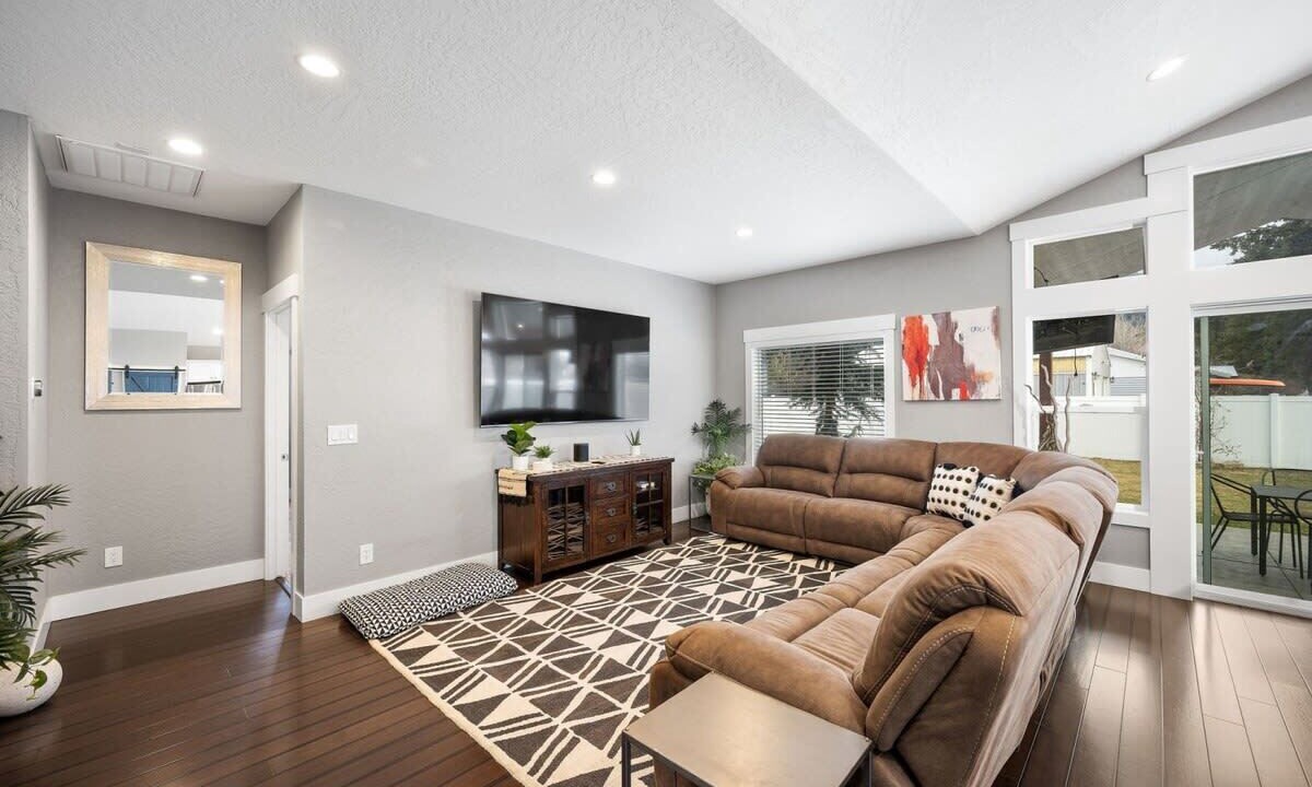 Photo of Livingroom in Dalton Gardens