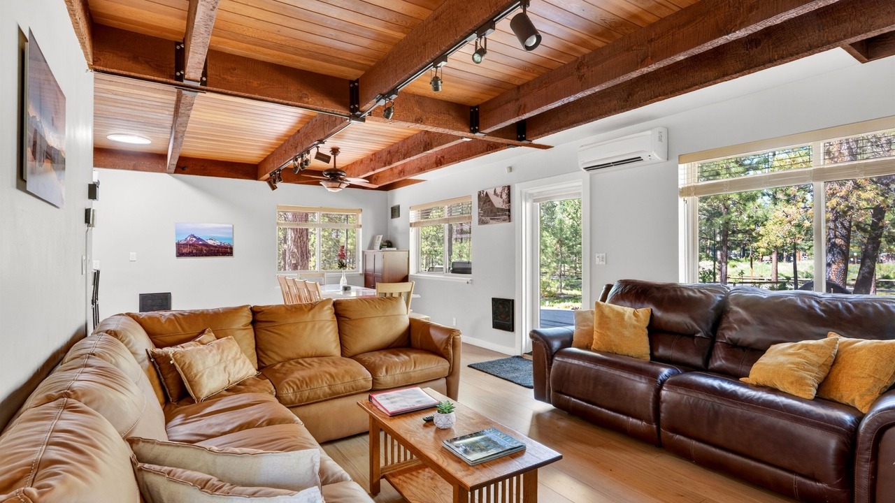 Photo of Livingroom in Sunriver