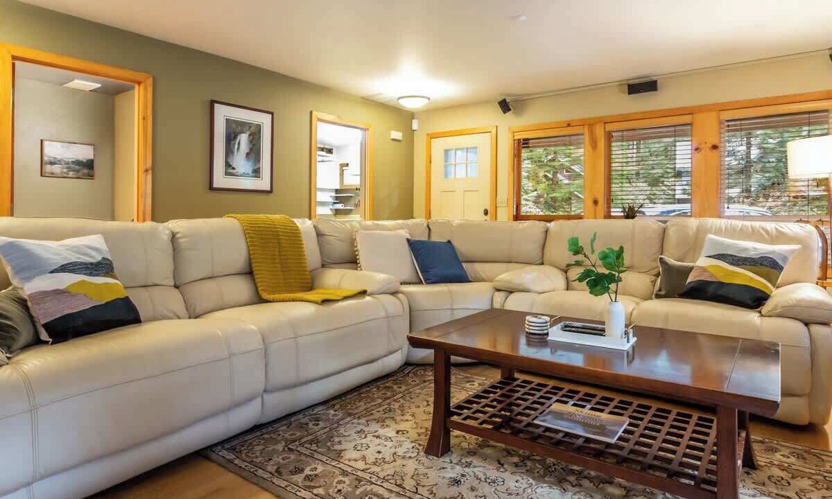 Photo of Livingroom in Glacier