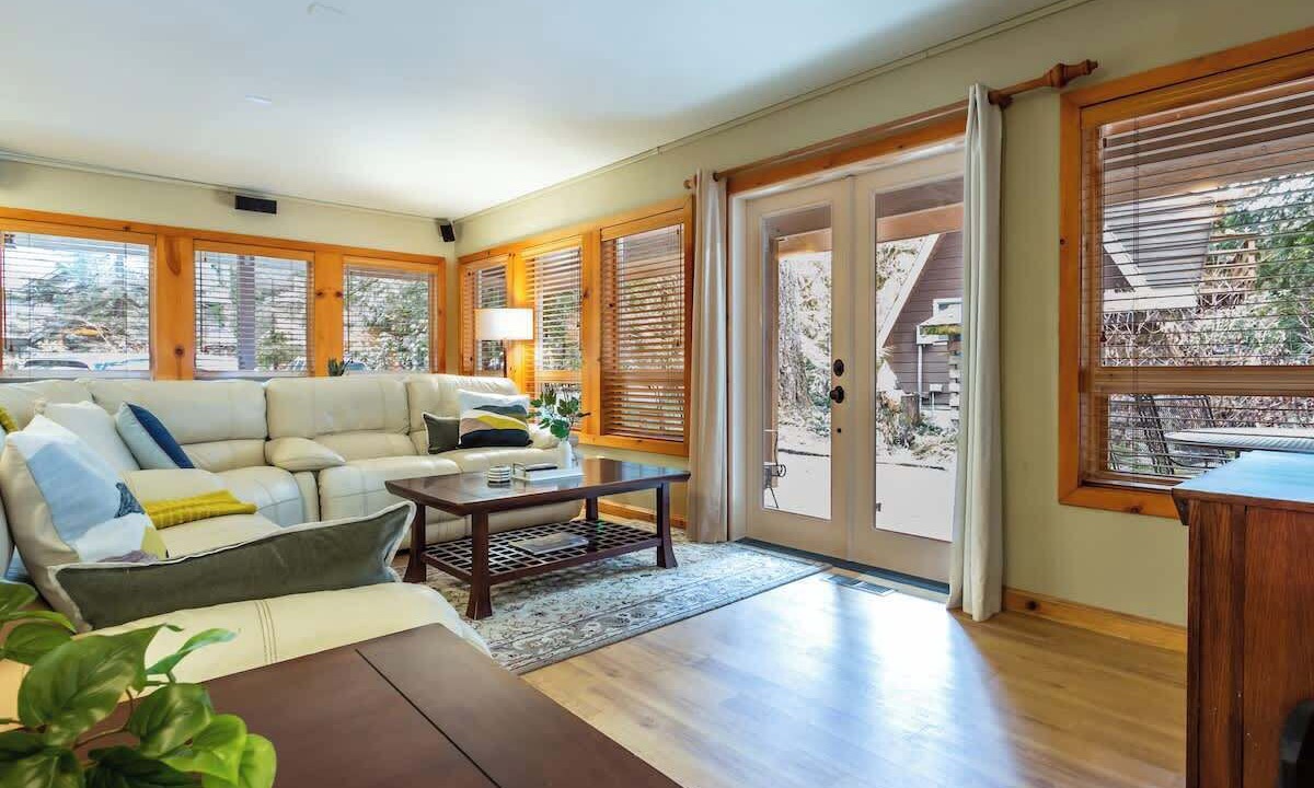 Photo of Livingroom in Glacier