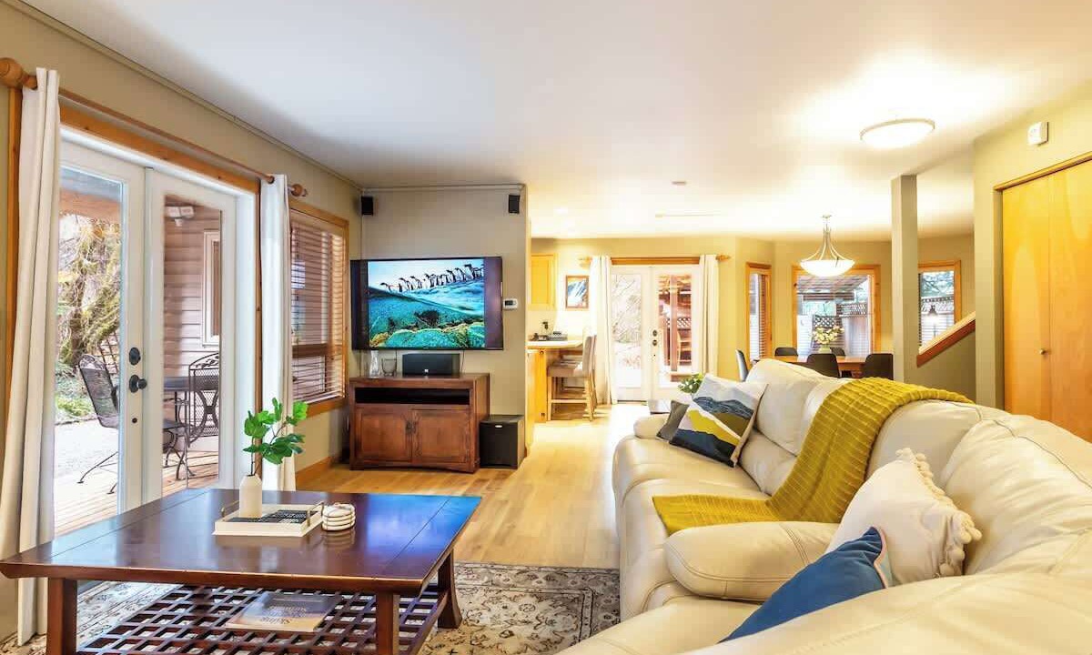 Photo of Livingroom in Glacier