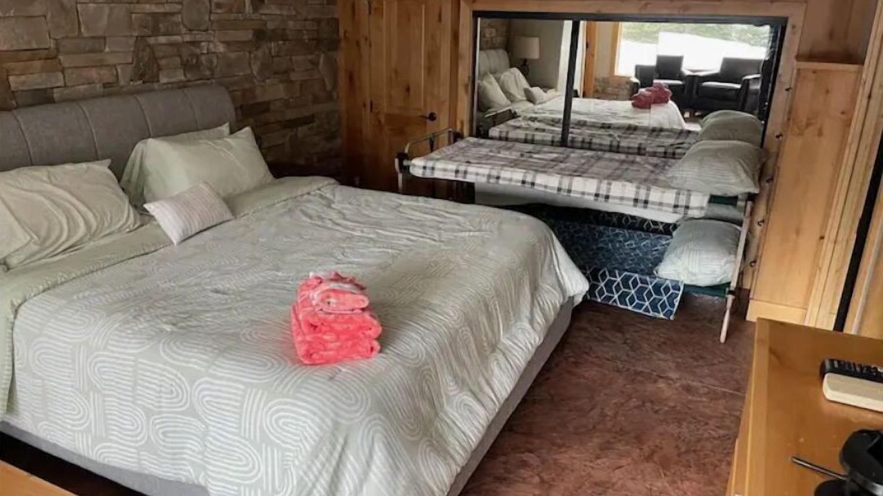 Photo of Bedroom in Garden Valley
