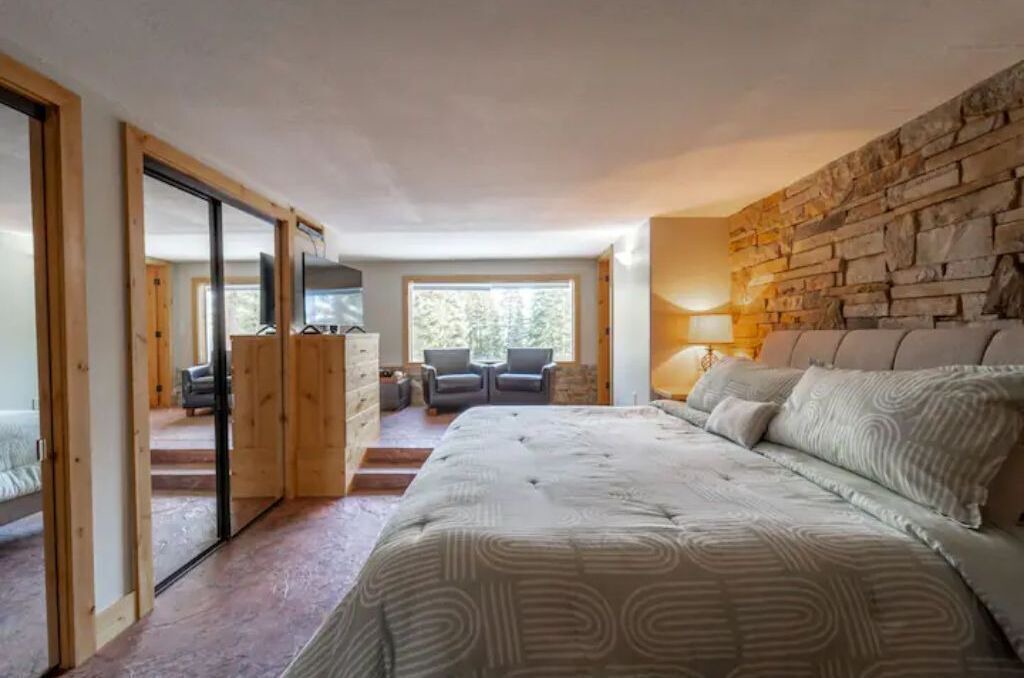 Photo of Bedroom in Garden Valley