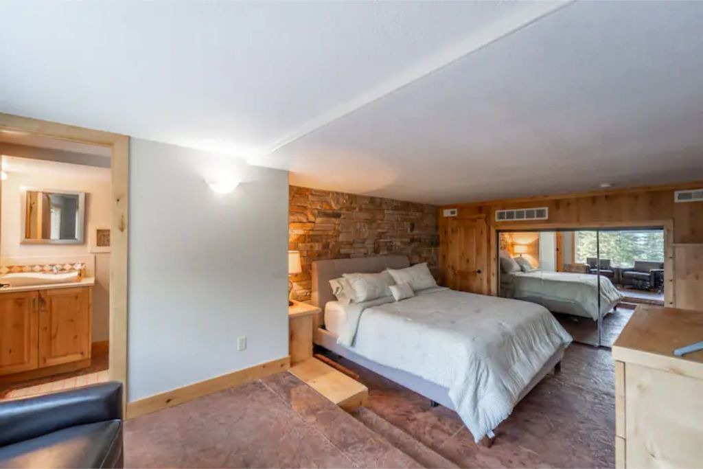 Photo of Bedroom in Garden Valley