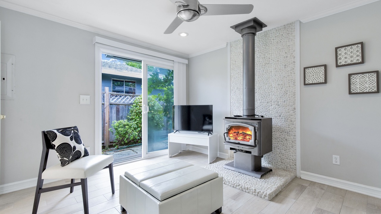 Photo of Livingroom in Lake Hills