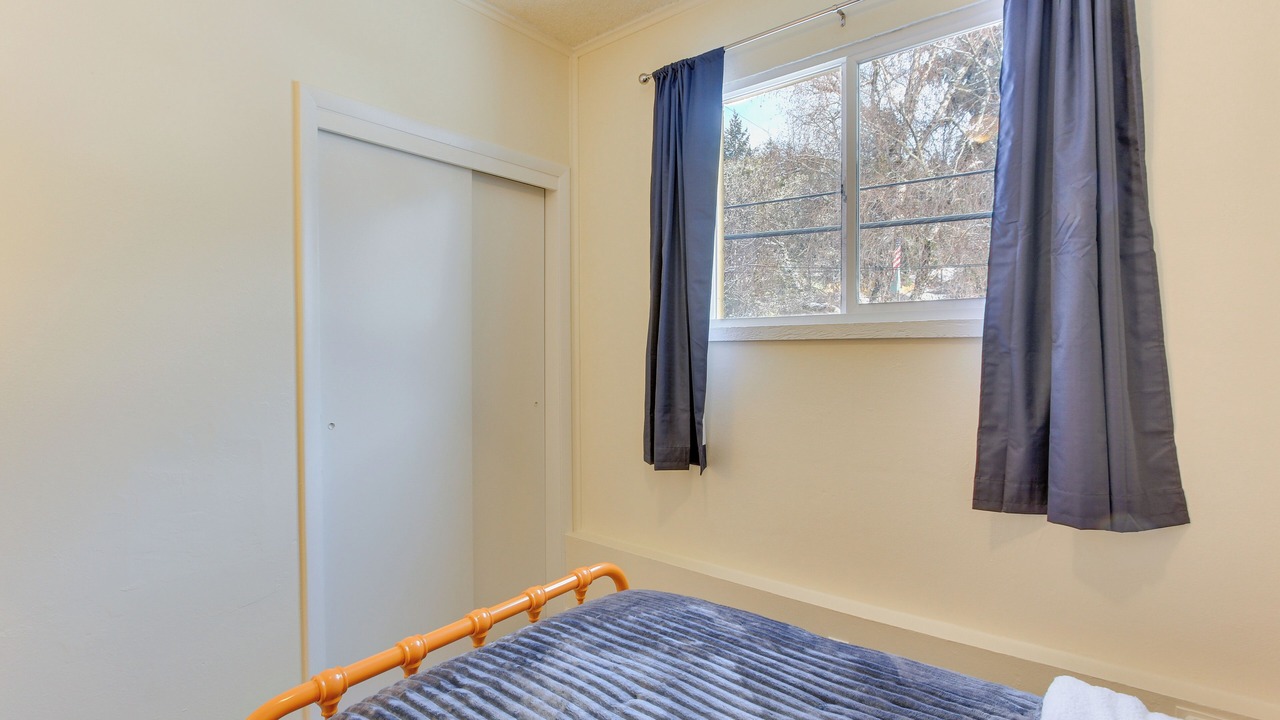 Photo of Bedroom in Oakridge