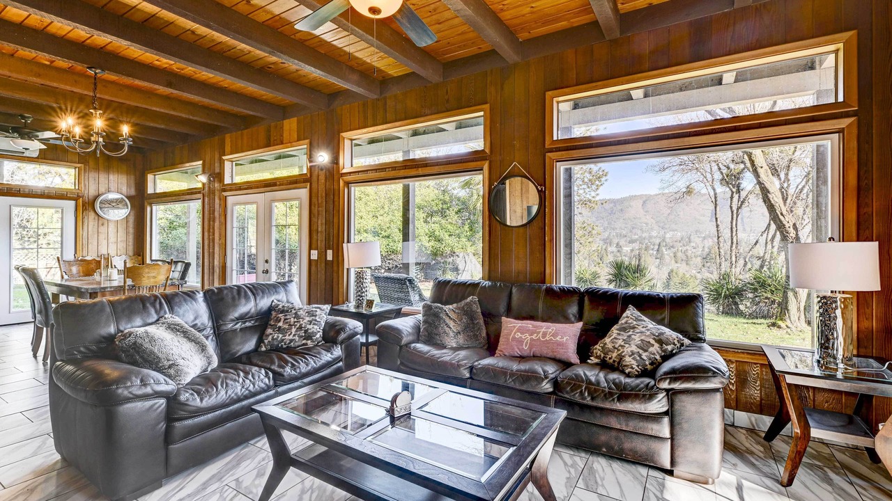 Photo of Livingroom in Grants Pass