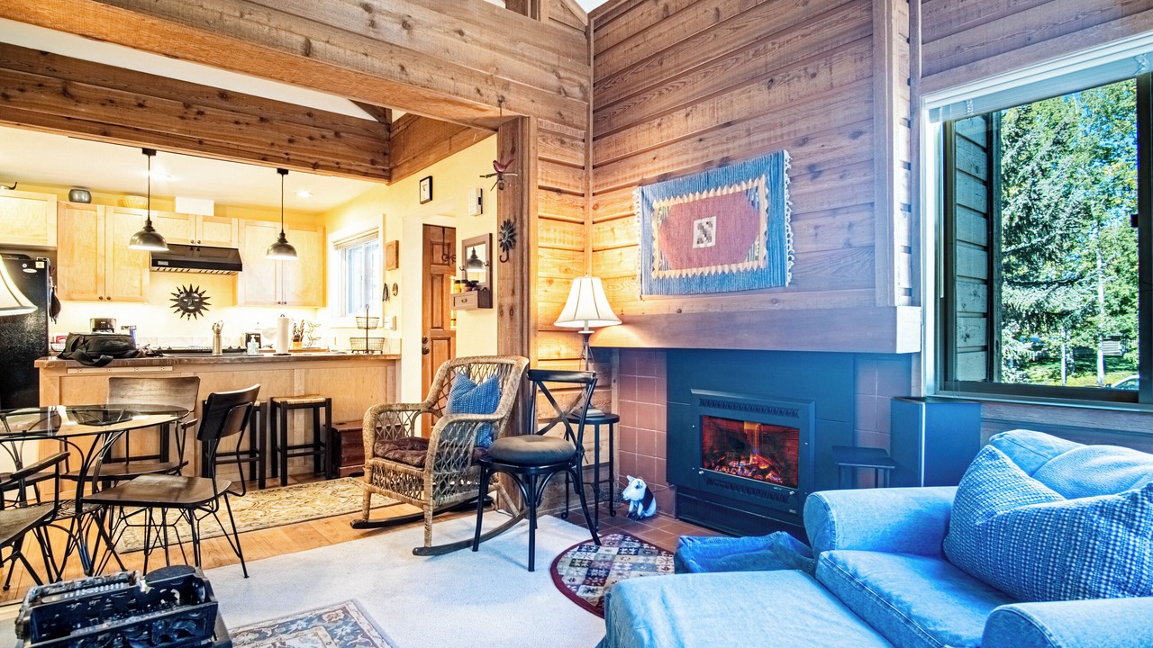 Photo of Livingroom in Elkhorn Village
