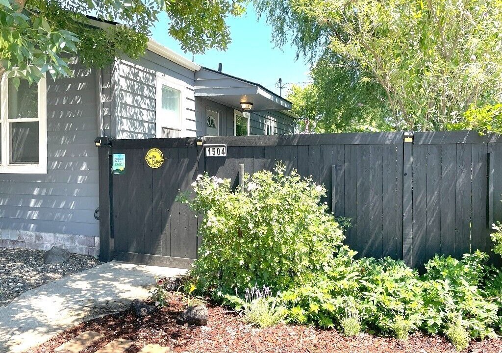 Photo of Outdoor in Depot Bench