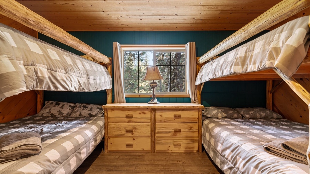 Photo of Bedroom in Garden Valley