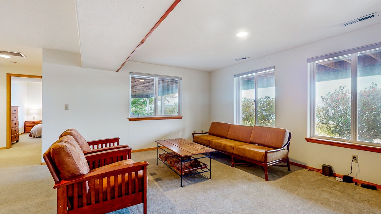 Photo of Livingroom in Langley