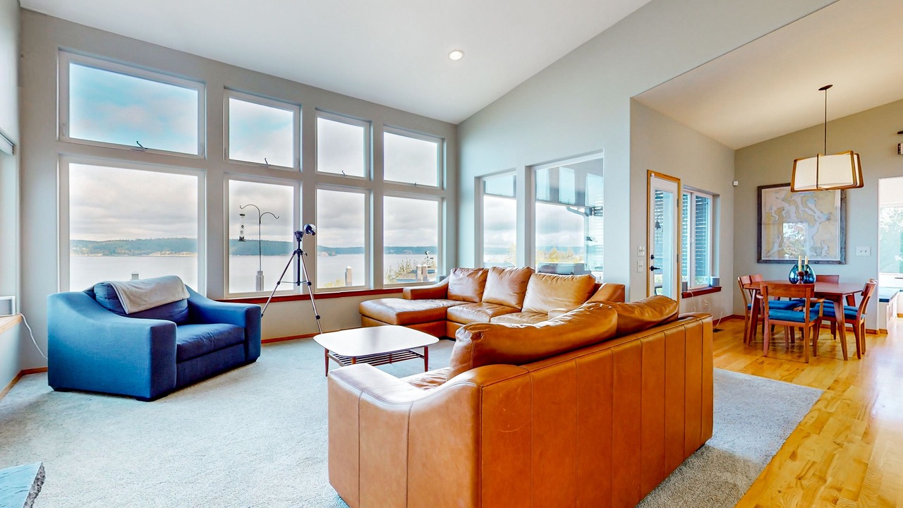 Photo of Livingroom in Langley