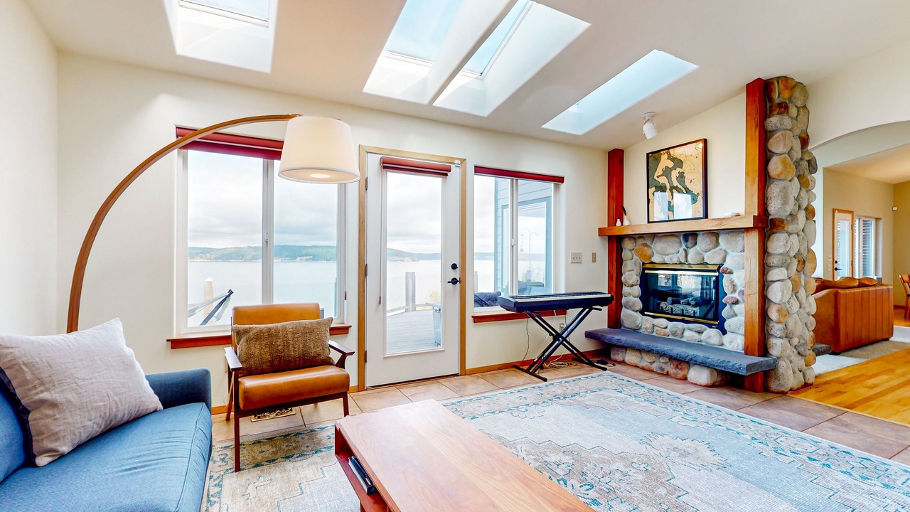 Photo of Livingroom in Langley